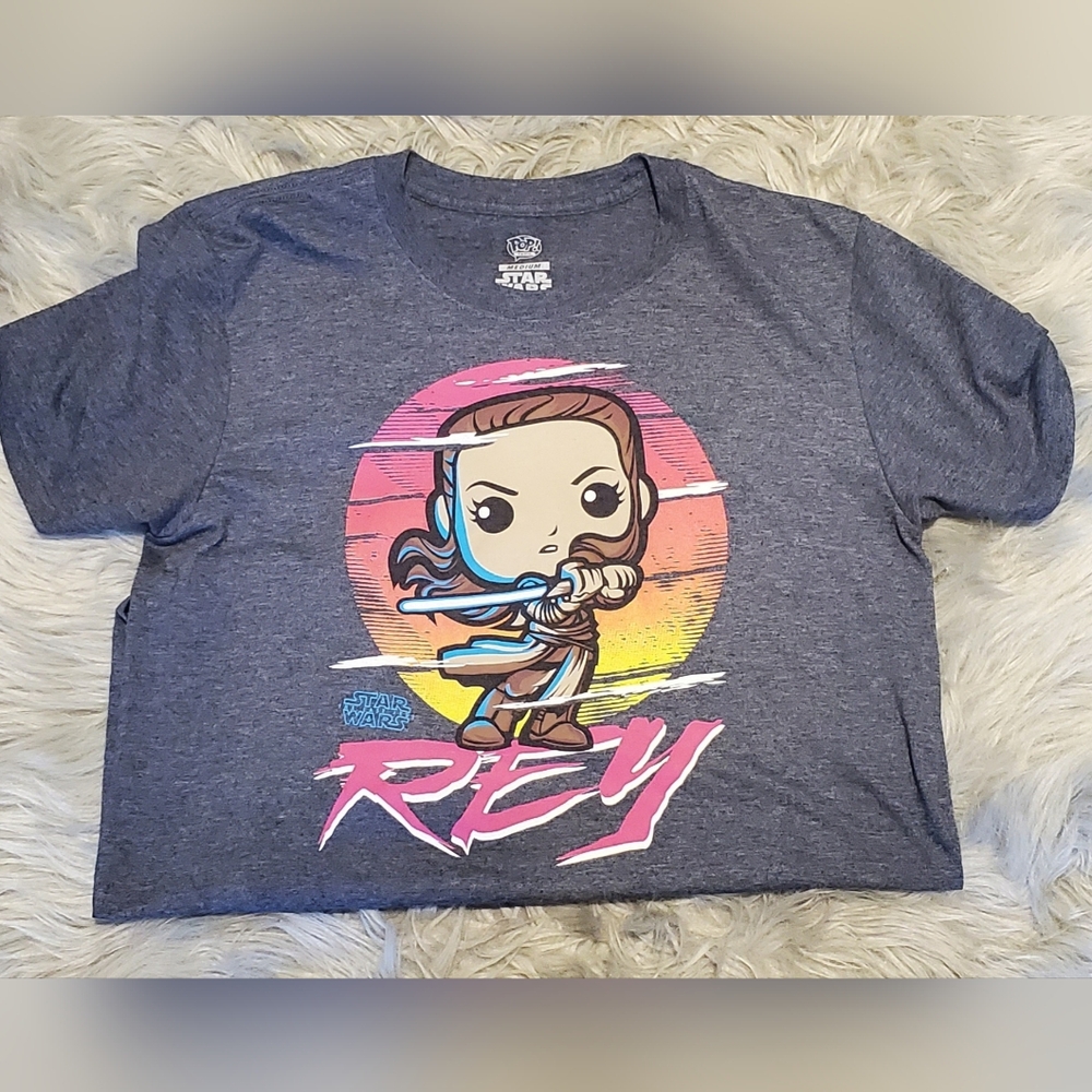 Rare Collectible Rey of Star Wars T-shirt tee Funko Pop Size Medium